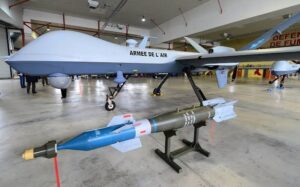 EJEMPLO DE DRON MILLITAR ARMADO